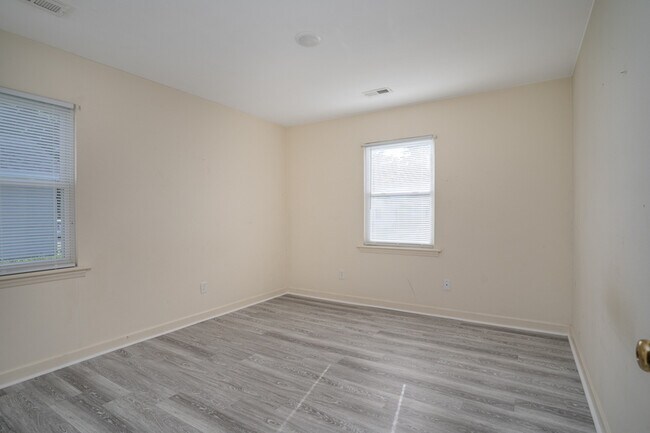 Building Photo - 1328 Maple St