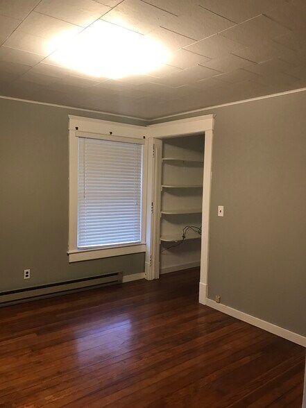 Building Photo - 712 S Osteopathy Ave