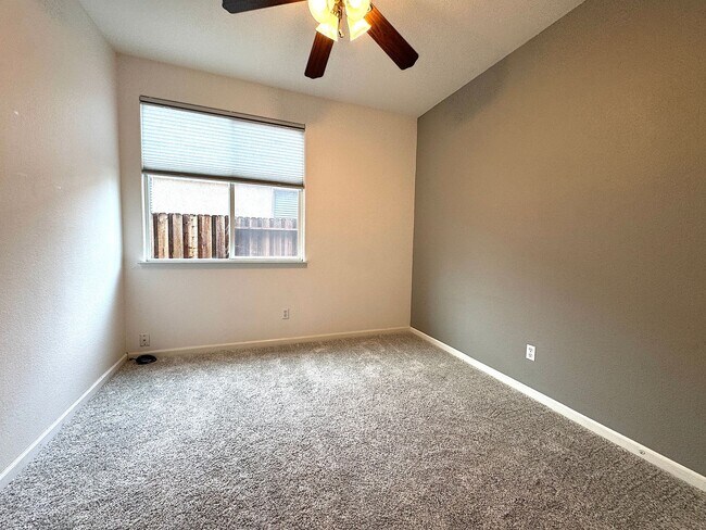 Building Photo - NOW AVAILABLE- COZY 3 BED, 2 BATH, 2 CAR GARAGE IN A QUIET NEIGHBORHOOD, NORTH NATOMAS