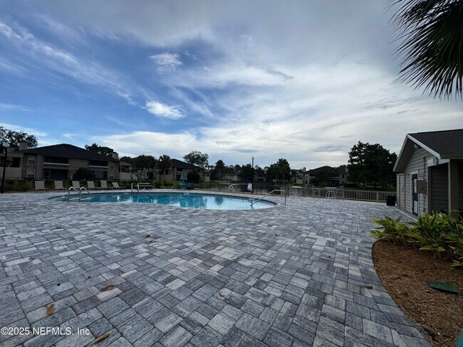 Building Photo - 10200 Belle Rive Blvd