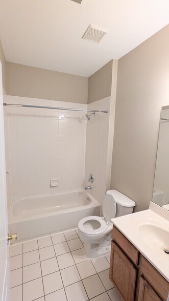 Guest Bath - 834 Dominick Ct