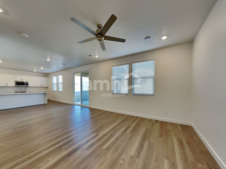 Building Photo - 20177 W Thomas Rd