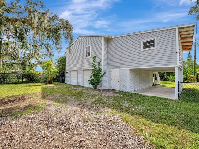 Building Photo - 631 32nd Ave Dr E