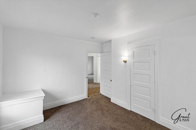 Building Photo - $1495 - 4 Bedroom/2 Bath Home in Islandview