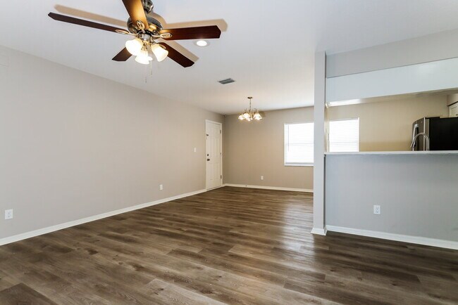 Building Photo - 9804 N Connechusett Rd