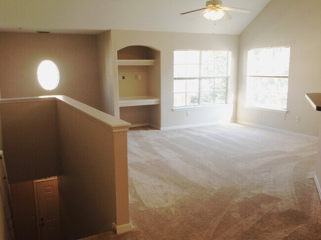 Building Photo - Spacious three bed at The Hamptons