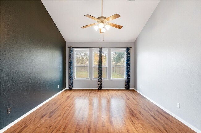 Building Photo - 16622 Dover Mills Dr