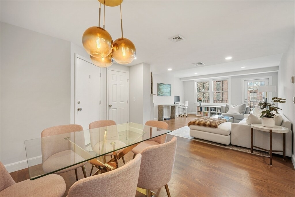 Building Photo - 403 Marlborough St