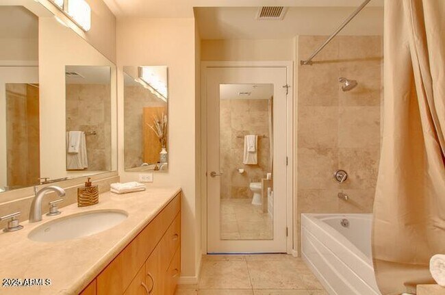 Building Photo - 7161 E Rancho Vista Dr