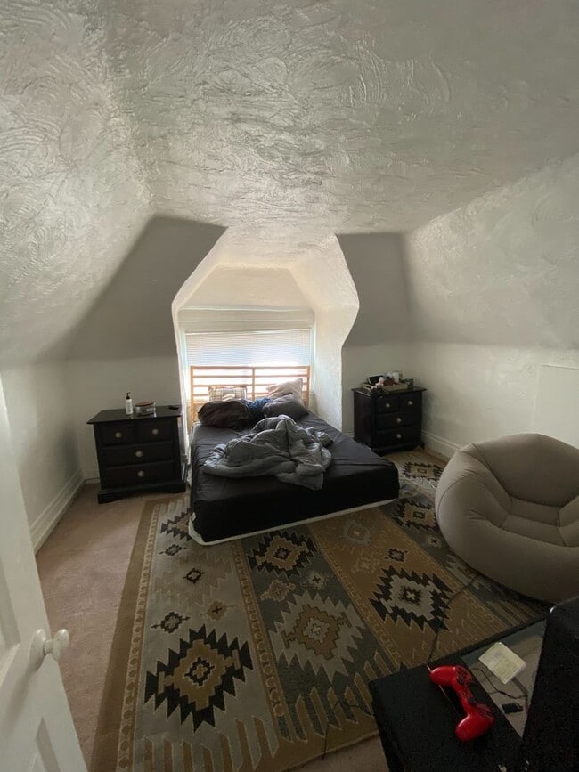 Building Photo - 405 Edgemont St