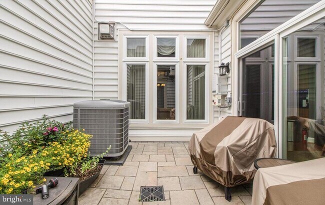 Building Photo - 913 Pleasant Dr