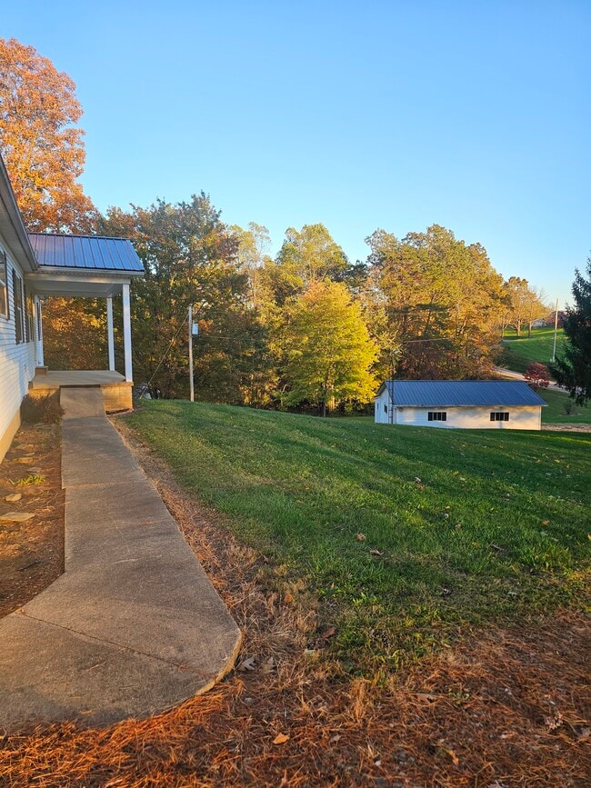 Building Photo - 559 Robert Kelly Rd