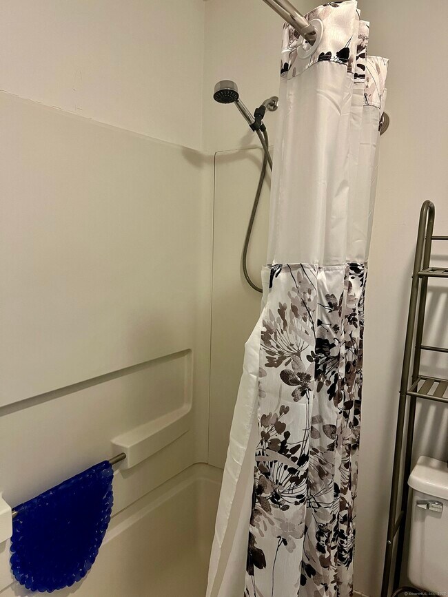 Building Photo - 1623 Old Pond Ln