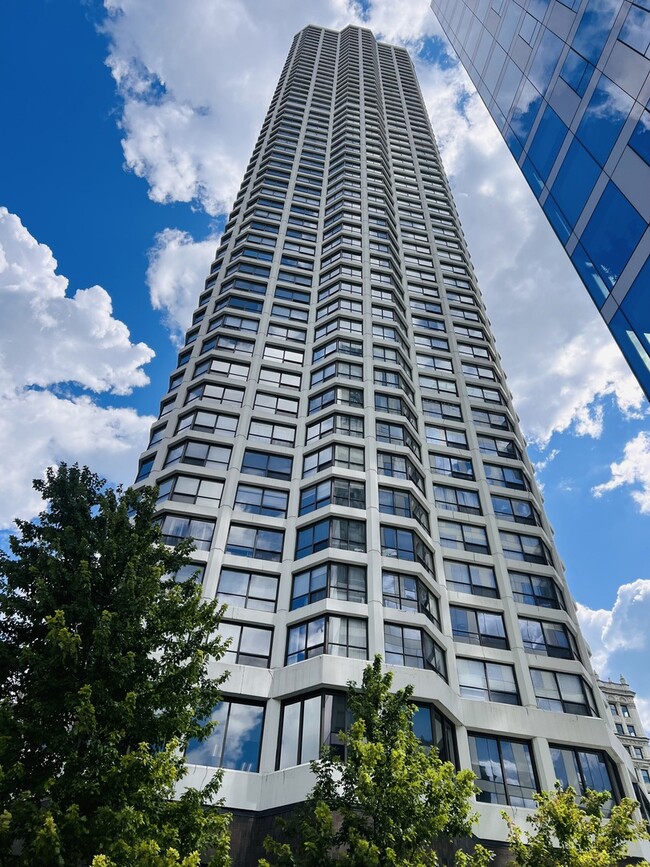 Building Photo - 405 N Wabash Ave
