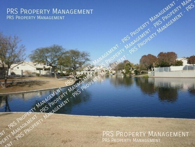 Building Photo - 629 S Oak St