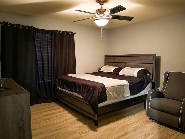 Building Photo - 215 Lipan Dr
