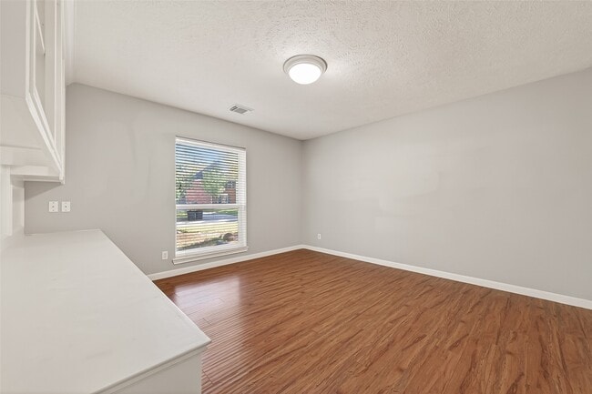 Building Photo - 1918 Shadow Forest Dr