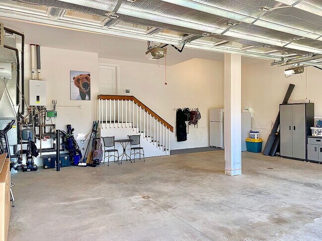 Building Photo - "Discover Your Dream Home: Spacious 4-Bedroom Sanctuary with 3 Full Baths in Beautiful Anchorage!"