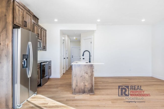 Building Photo - Brand New 3 Bedroom 2.5 Bath Townhome - Small dog allowed