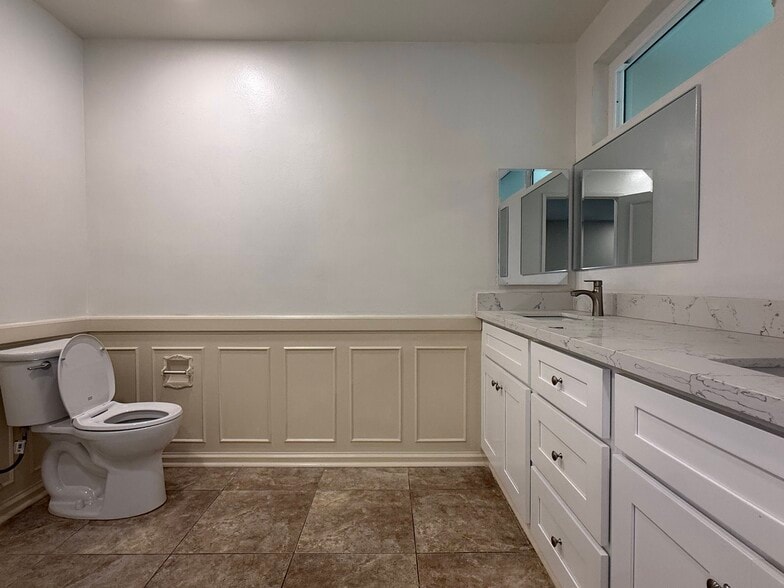 Master bath - 5343 Lemp Ave