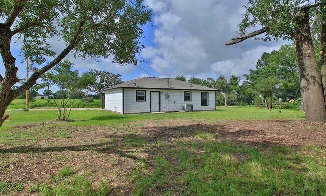 Building Photo - 2 bed / 1 bath home in Waller County. Move...