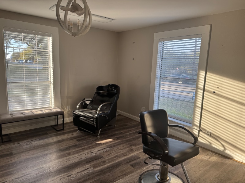 Building Photo - 403 W Main St