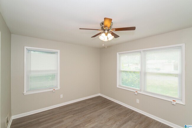 Building Photo - 565 Camellia Rd