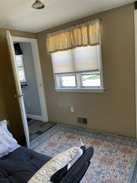 Building Photo - 23 Ochsner Pl