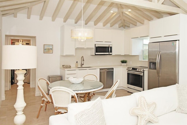 Building Photo - 221 Princeton Dr