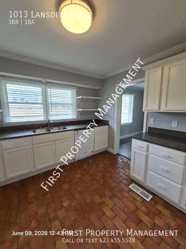 Building Photo - 1013 Lansdell Rd