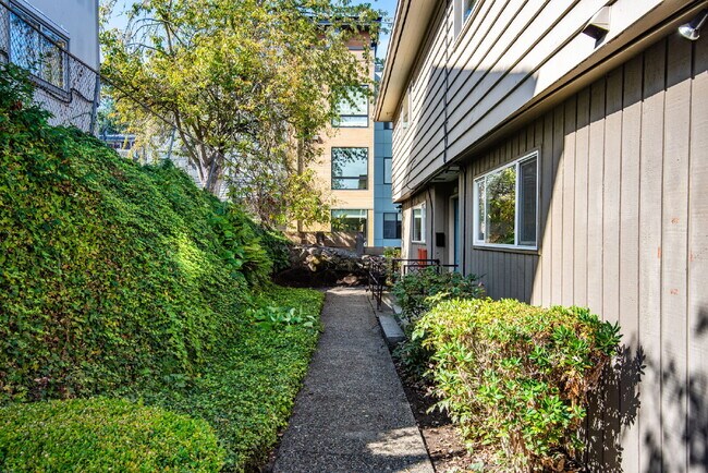 Building Photo - 3471 6th Ave W