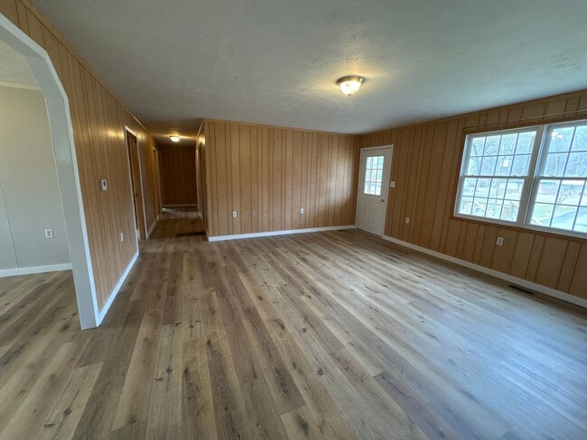 Building Photo - House in Grand Rivers