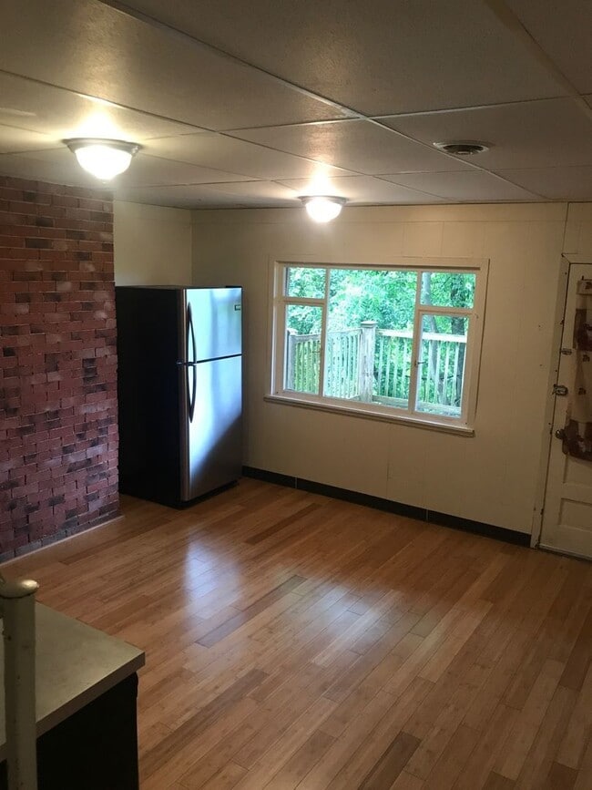 Building Photo - 1009 St Martin St