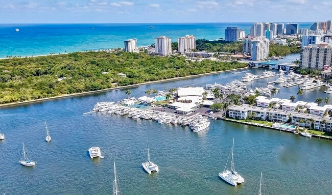 Building Photo - 2727 Yacht Club Blvd