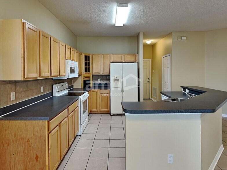 Building Photo - 8857 Palisades Beach Ave