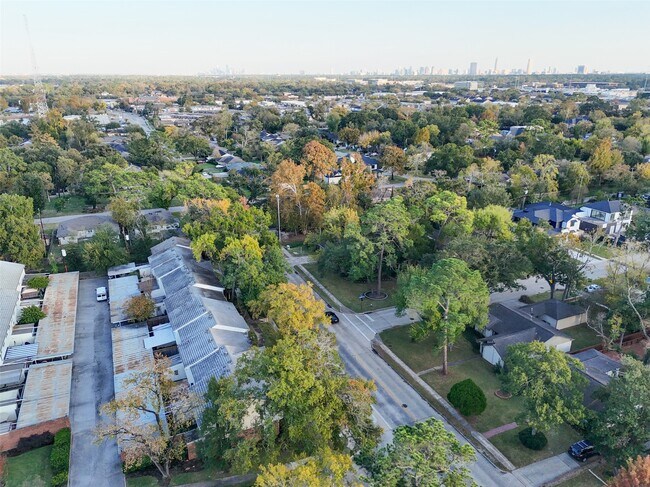 Building Photo - 9654 Westview Dr