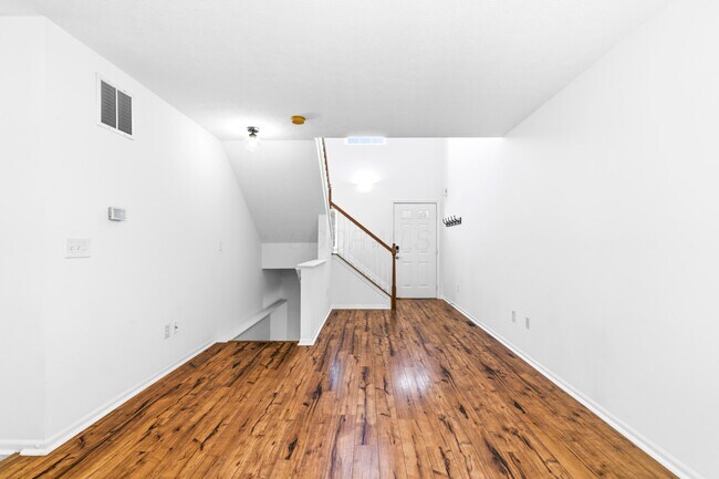 Building Photo - 1113 Green Knoll Dr