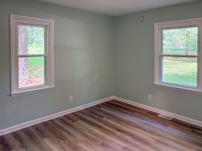Building Photo - Single Family Residence