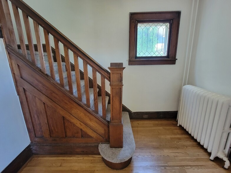 Building Photo - 632 Hill Top Dr