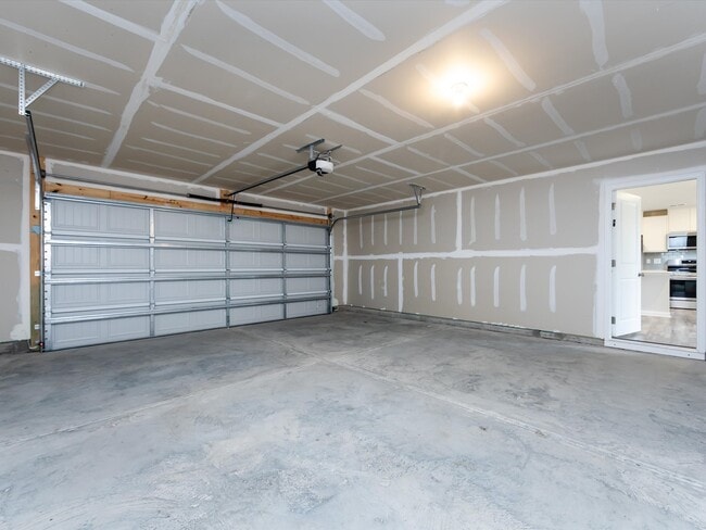 Building Photo - 1048 Old Trade St