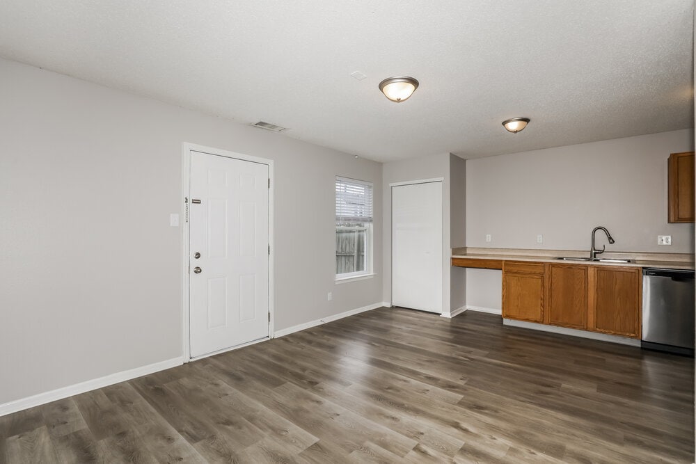 Building Photo - 2371 Summerwood Ln