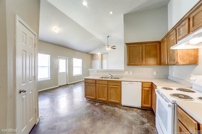 Building Photo - 3 br, 2 bath Duplex - 5827 Golf Bend 2