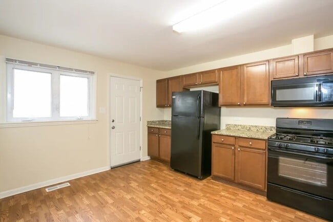 Building Photo - 8441 Lockwood Ave