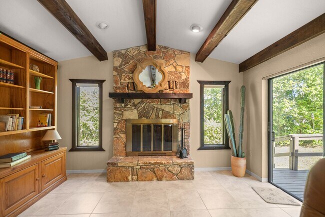 Building Photo - Comfort, Style & Space – 3 Bedroom Home in...