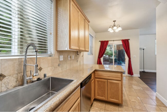 Building Photo - 3004 Portola Way