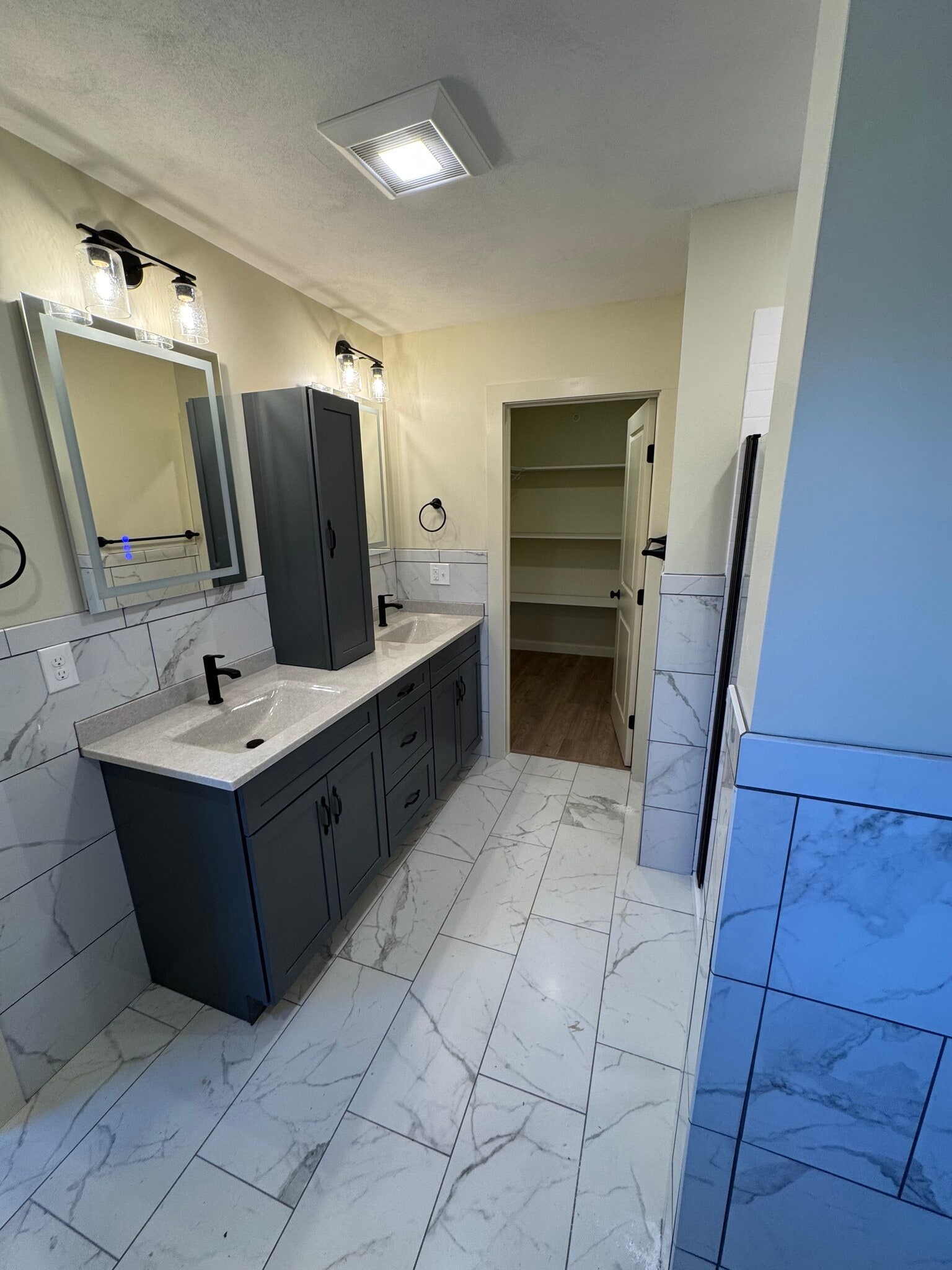 Building Photo - 6 Locust Ave