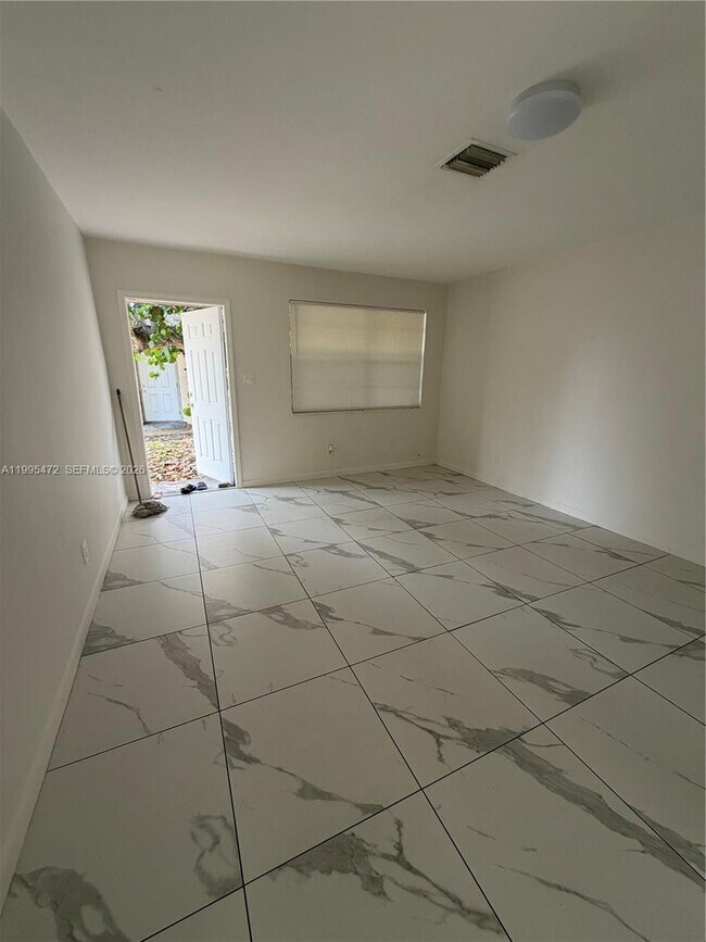 Building Photo - 2851 NW 15th Ct