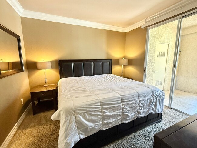 Building Photo - Meridian FURNISHED 2 BDR /2 BATH Luxury Co...