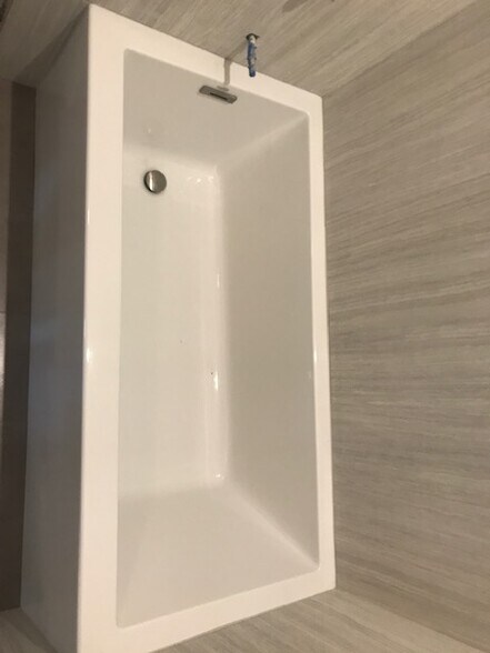 New Luxurious soaking tub in Guest Bathroom - 3544 Caminito El Rincon