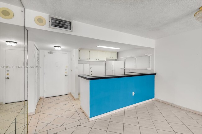 Building Photo - 345 Ocean Dr